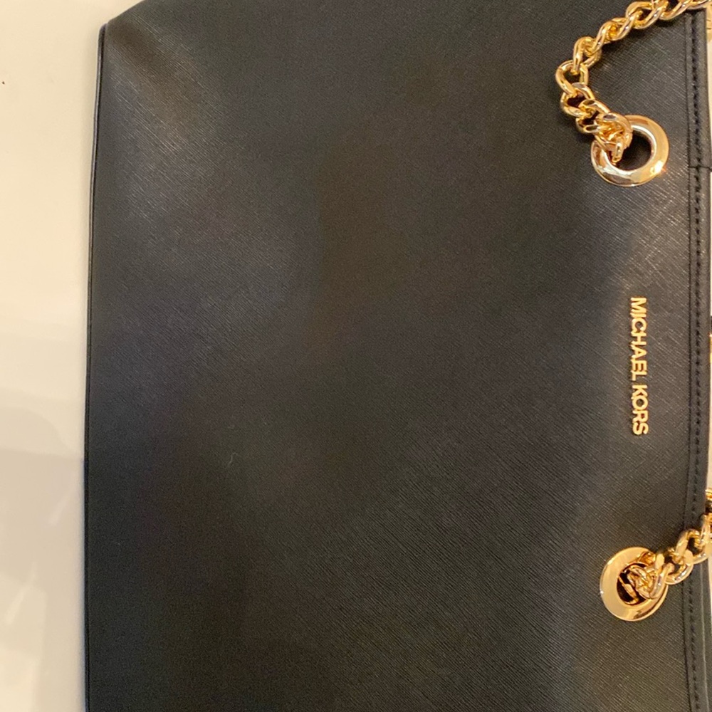 Brand new Michael Kors tote smoke and pet free home